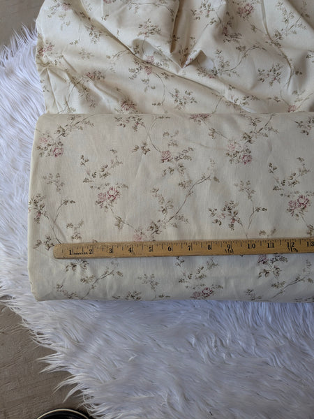 Trailing Roses| Linen Cotton| By the Half Yard